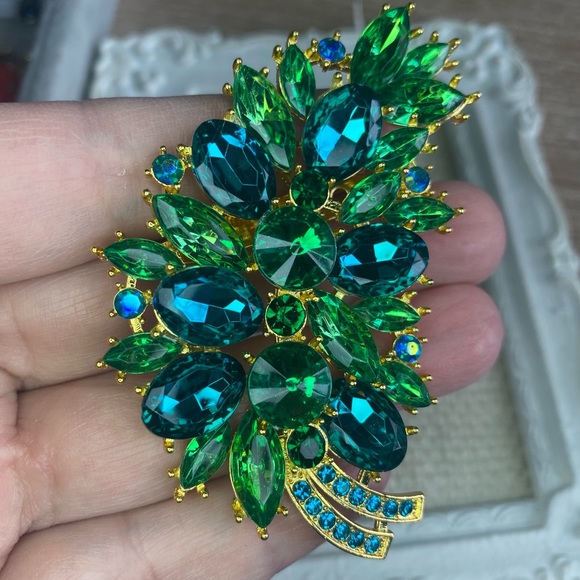 NEW Teal & Green Bling Brooch Pin Brooch Rhinestones Floral Spray - Picture 3 of 7